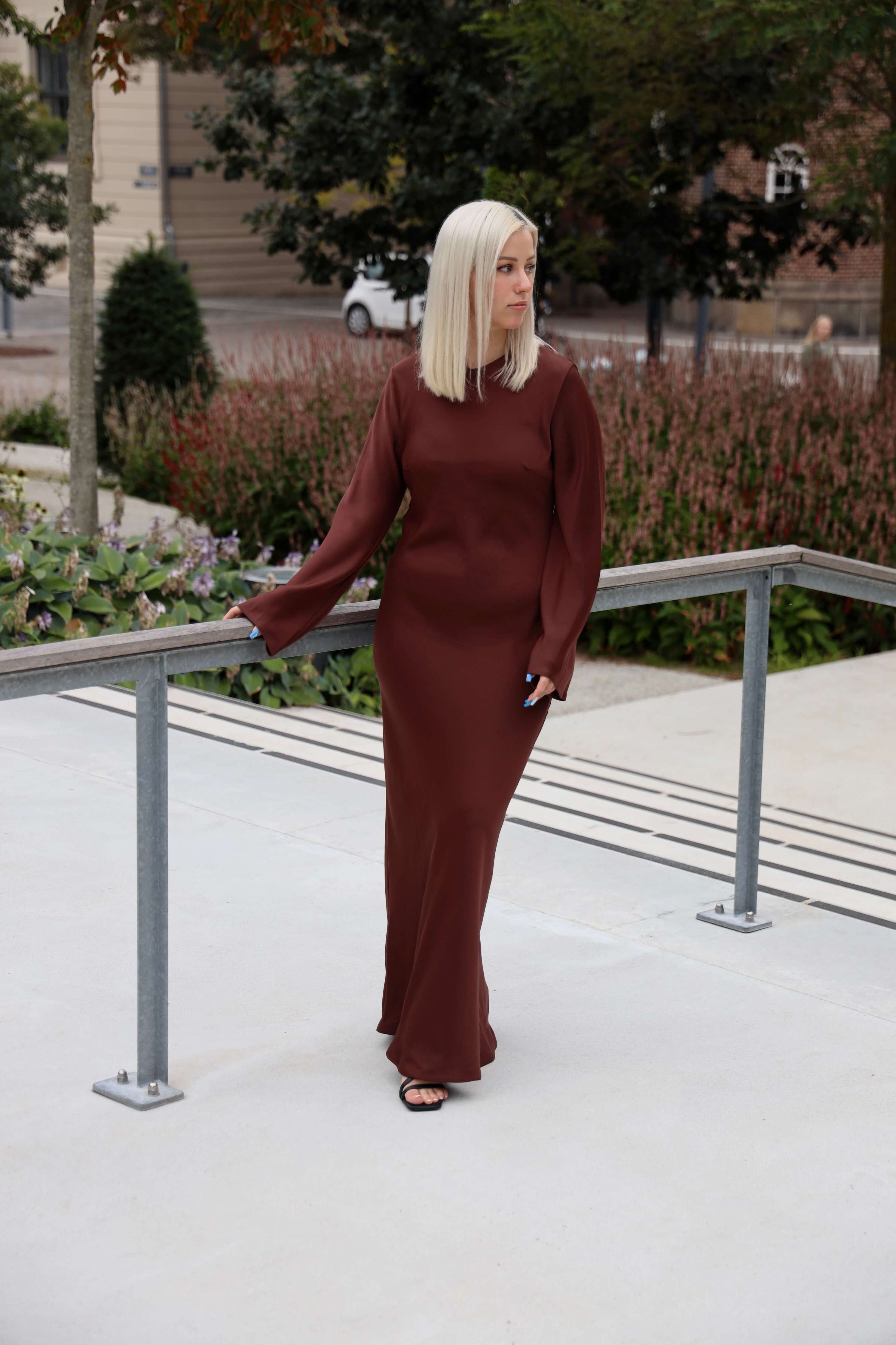 Flowy satin dress dark red brown