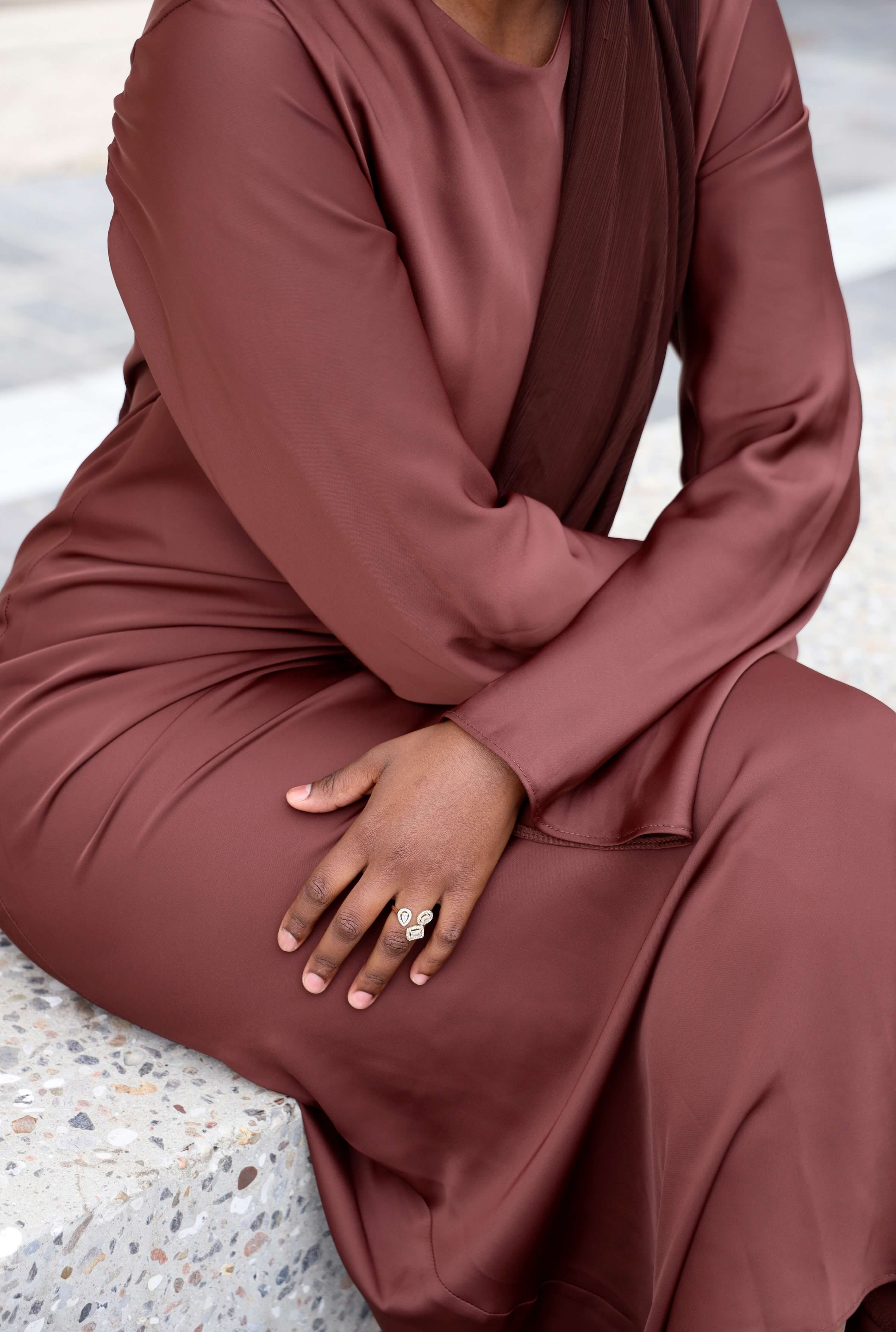 Flowy satin dress dark red brown details